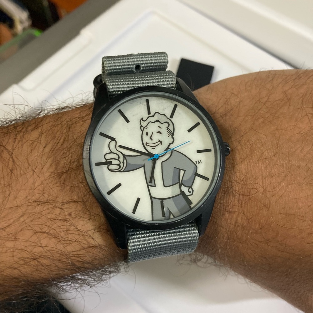 Fallout 2016 Vault Boy watch, Accutime, new battery, extra nato strap, RARE